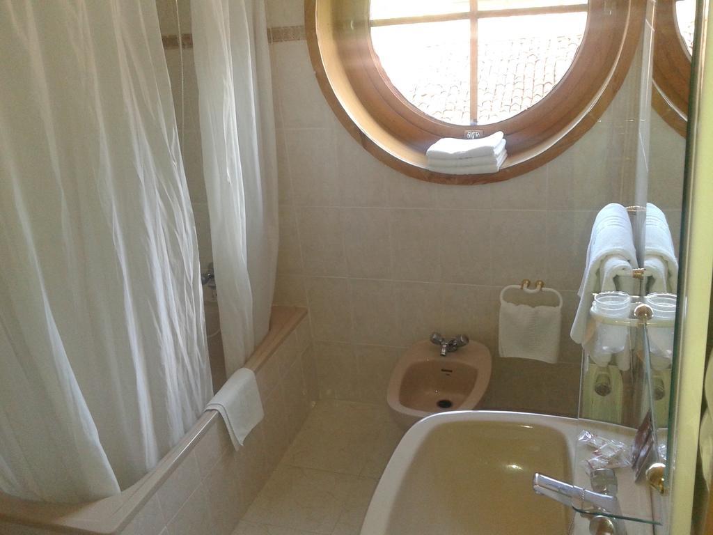 Hostal Les Bedules Осеха де Сахамбре Екстериор снимка